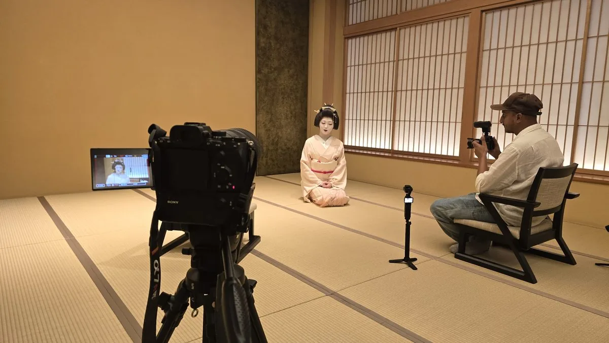 Interviewing a maiko on a tatami set