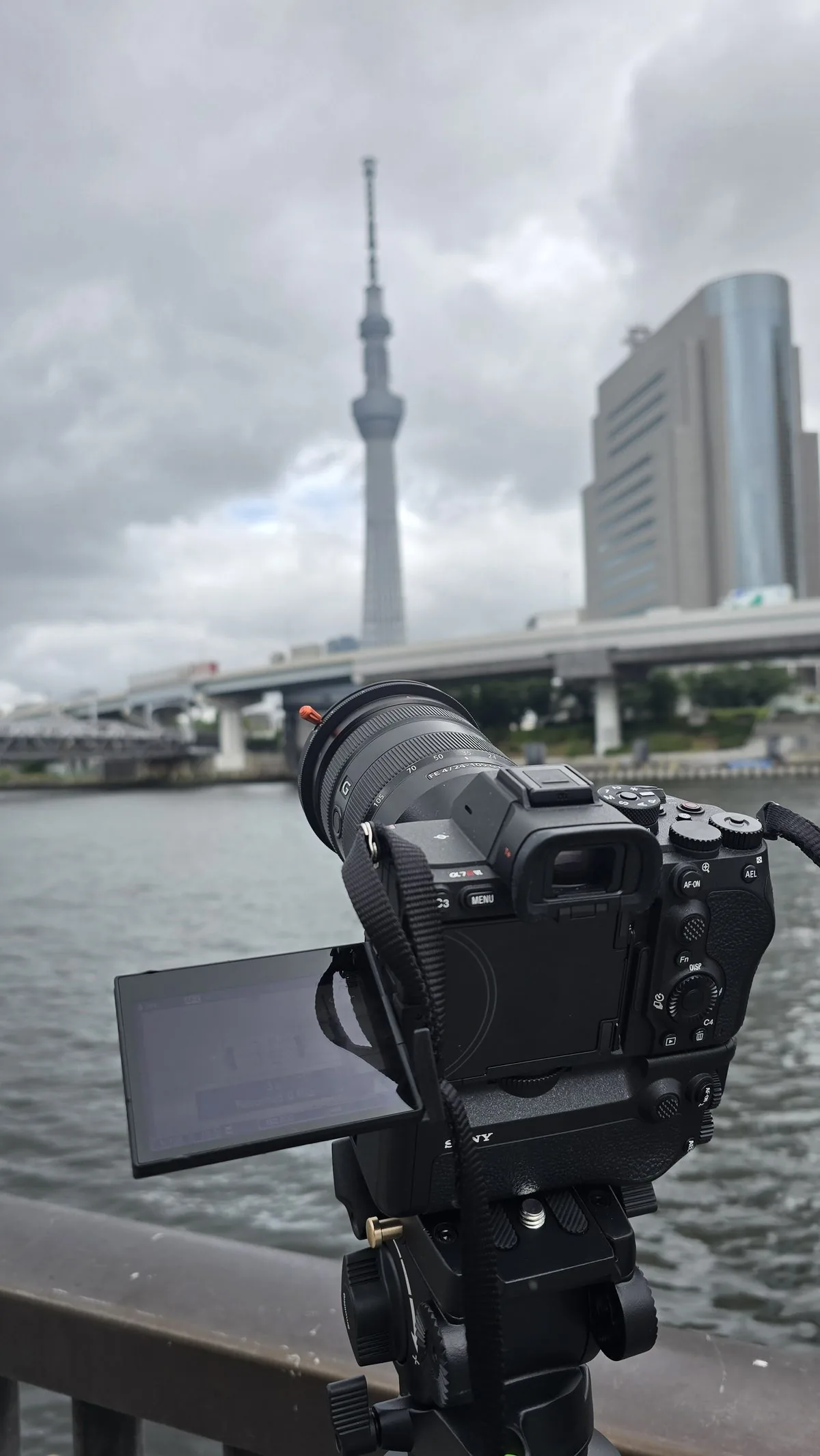Setting up on the Sumida, Skytree behind