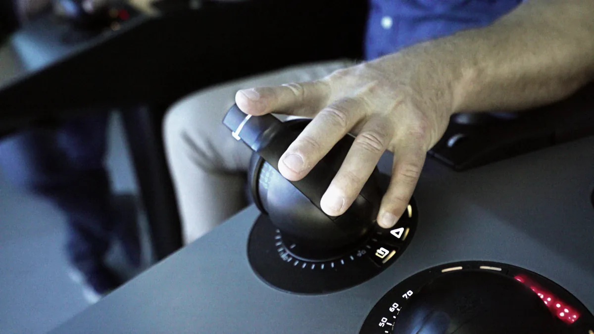 A hand on the azimuth control pod