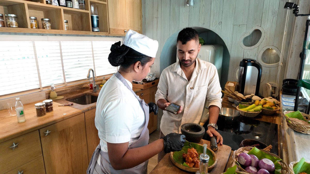 Sashi De cooking with the resort chef, Soneva Secret